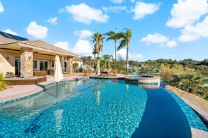 Piscine extérieure, piscine chauffée