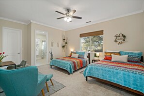 5 chambres, bureau, fer et planche à repasser, lit parapluie