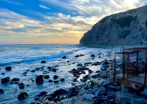 • Ocean Close Escape • 1BR/1BA • Walk to Beach • Sleeps 4 - Starboard Charm!