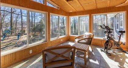 Easy Annapolis lodging - still available for Sailboat Show!