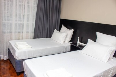 Apartment - Sleeps 6 - Parking - Pet friendly