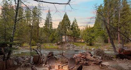 River Front / Private Beach Family Friendly Cabin Tahoe basin
