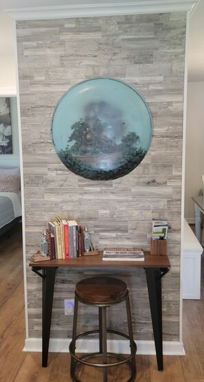 3 bedrooms, iron/ironing board, travel crib, free WiFi - Porchland Cottage -PRACTICALLY NEW HOUSE with Countryside view -pet friendly (Portland)