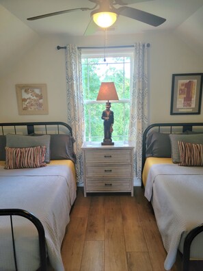 3 bedrooms, iron/ironing board, travel cot, free WiFi - Porchland Cottage -PRACTICALLY NEW HOUSE with Countryside view -pet friendly (Portland)