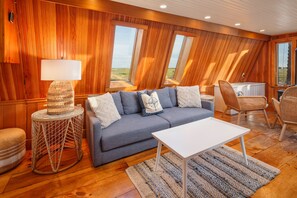 Smart TV, books - Breathtaking Sunsets on Plum Island at Blue Moon (Newbury)