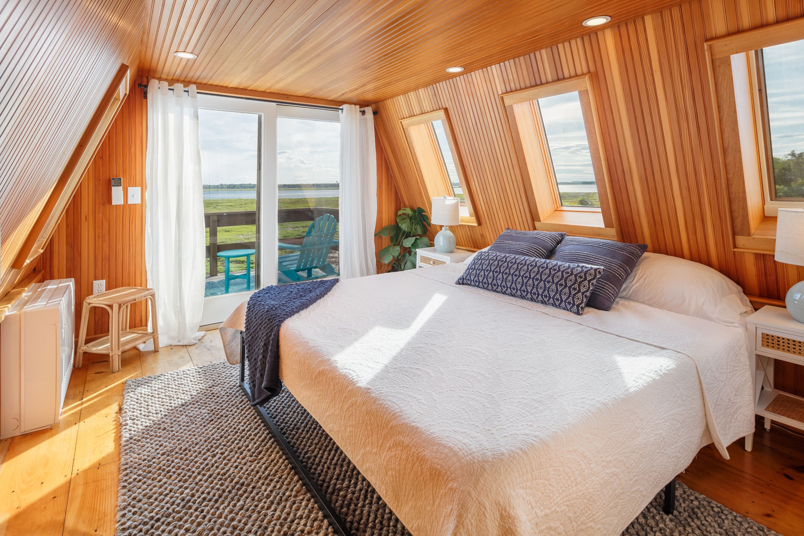 3 sovrum, skrivbord, strykjärn/strykbräda och resesäng