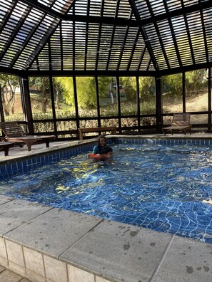 Piscine couverte, piscine extérieure
