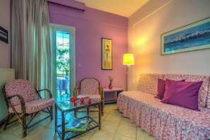 Télévision, livres, espaces bureaux