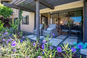 Outdoor dining - 1BEDROOM/2BATH Downstairs Condo in Wailea Ekahi Village #46A -- Locally Owned (Kihei)