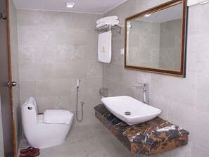 Premium Room | Bathroom - Oasis Hotel Cumilla (Comilla)