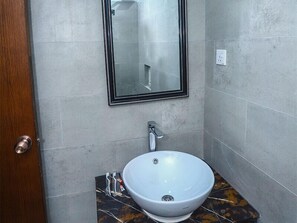 Rainfall showerhead, designer toiletries, hair dryer, towels