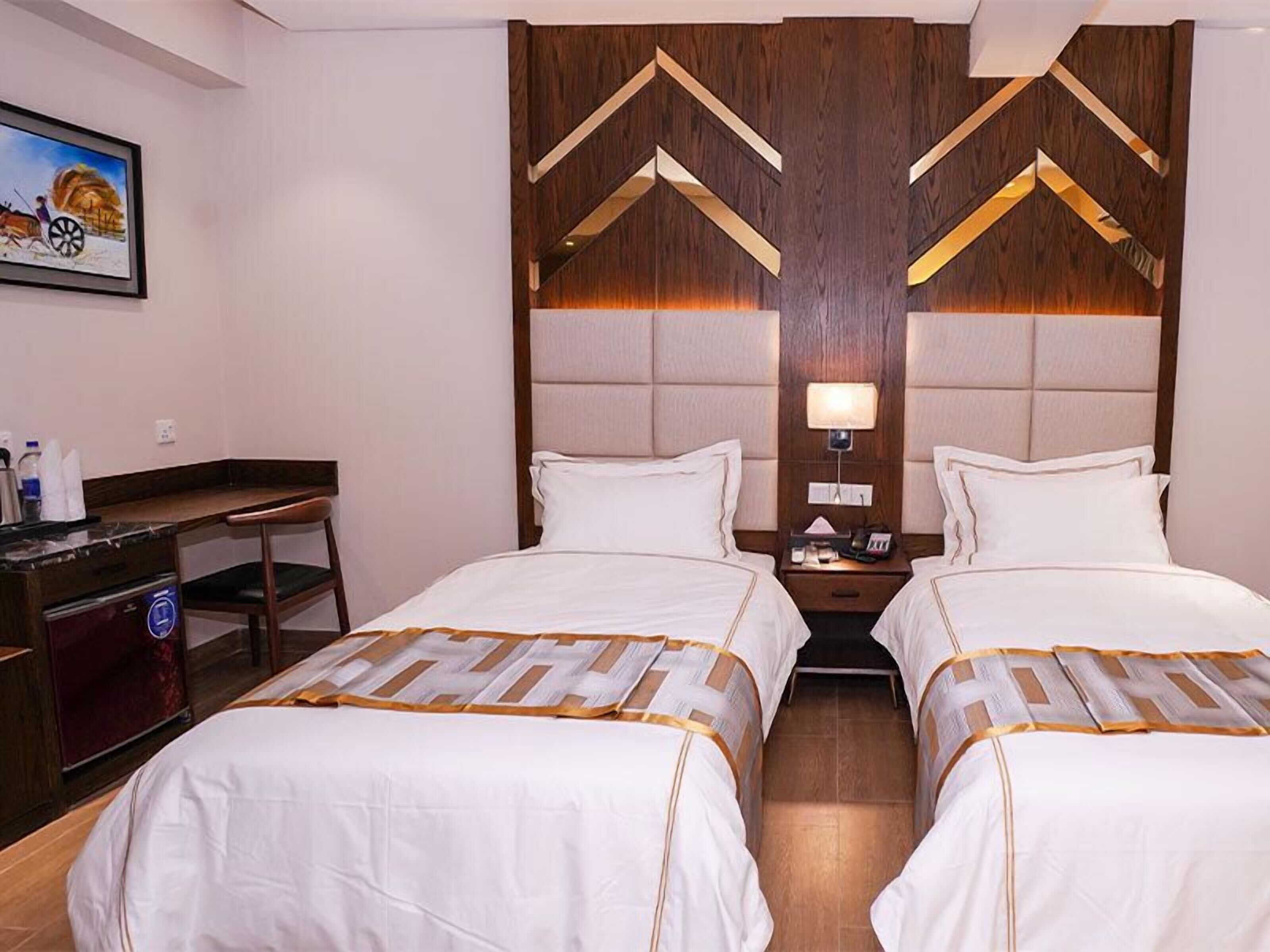 Premium bedding, down duvets, free minibar items, in-room safe