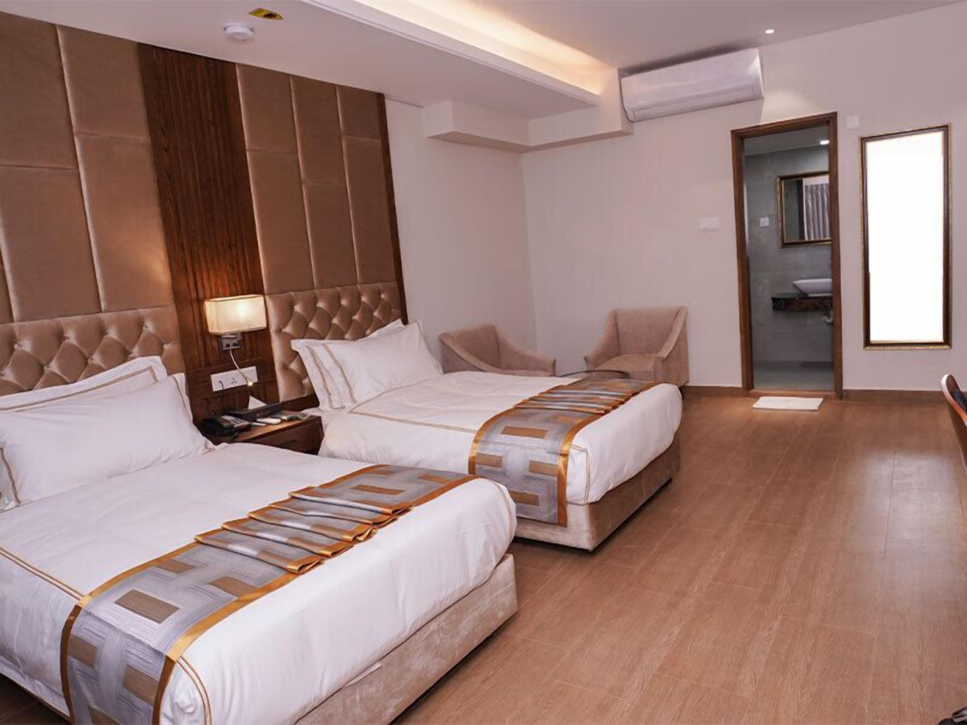 尊荣客房 | 高档床上用品、羽绒被、免费迷你吧物品、客房内保险箱