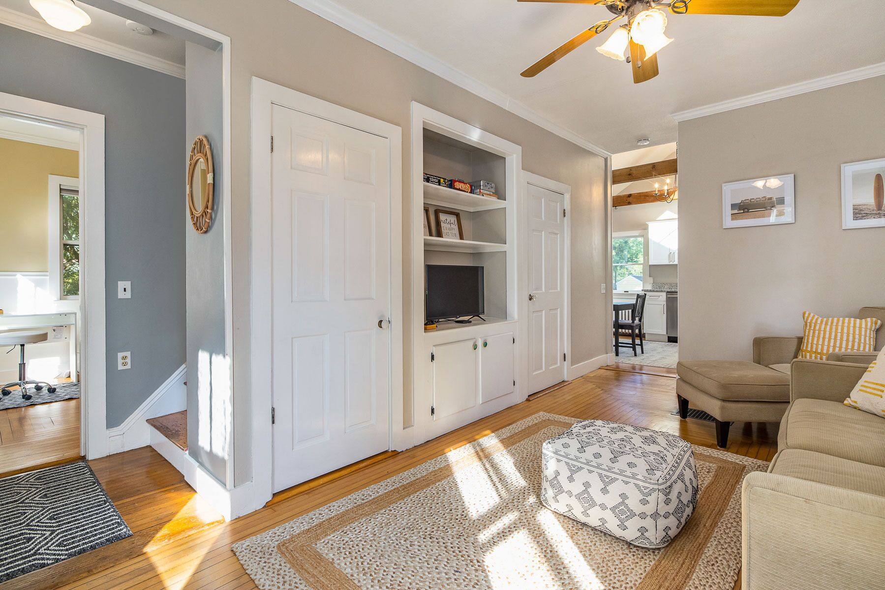 603 Sunny Charmer|Walk to town|5 beds|1.5 bath (dog considered)