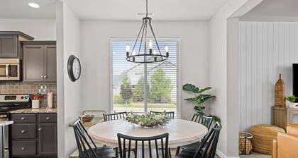 NEW BoHo Cottage w/ Arcade room- Pet friendly!