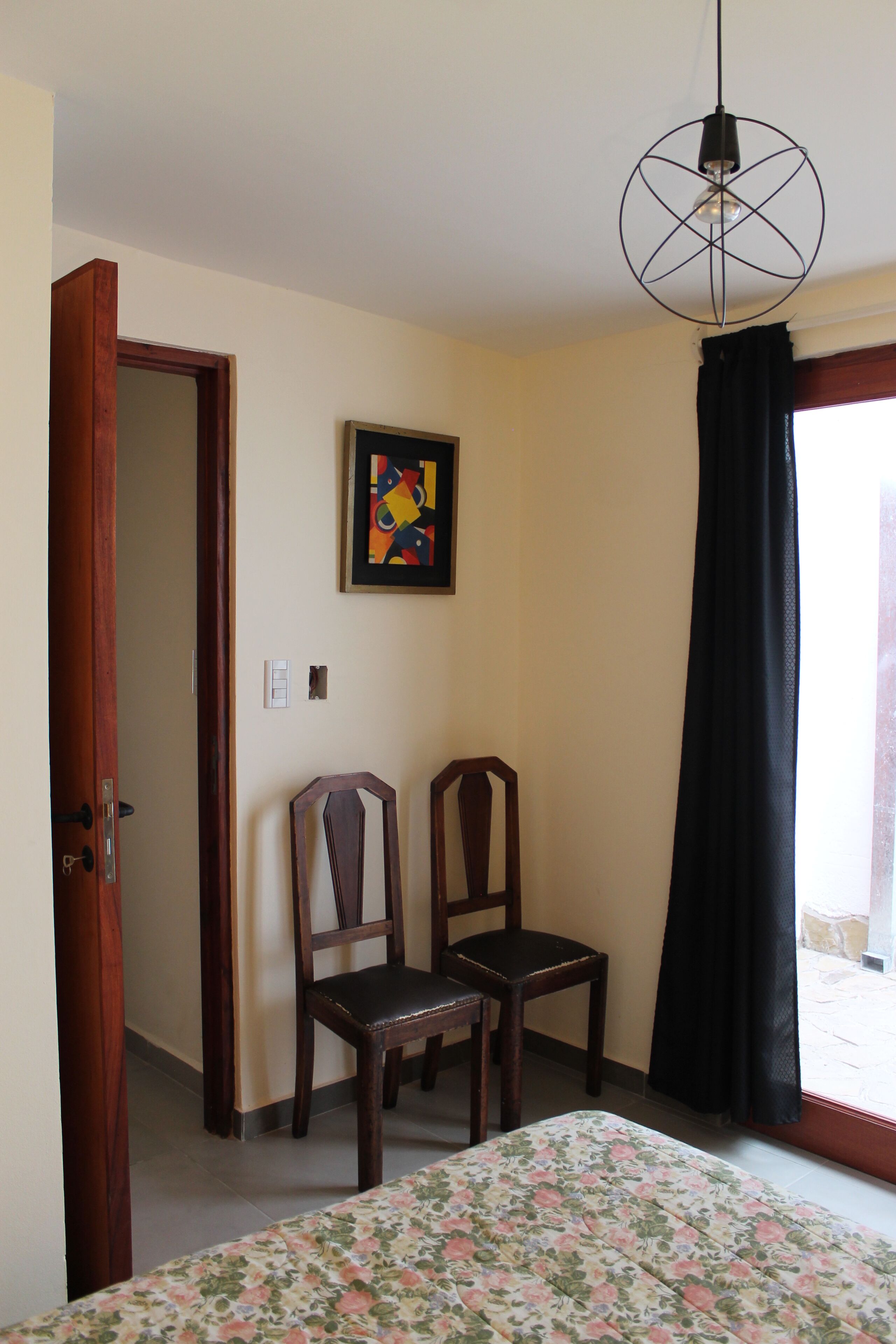 1 habitación, tabla de planchar con plancha, wifi y ropa de cama 