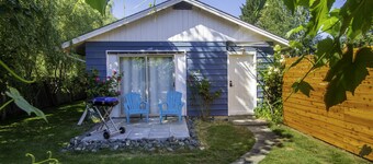 Lil Q Modern Cottage - 3 min from the beach!