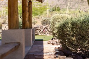 Property grounds - Stunning Views Superstitions Hot Tub Putting Green (Apache Junction)