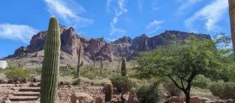 Stunning Views Superstitions Hot Tub Putting Green