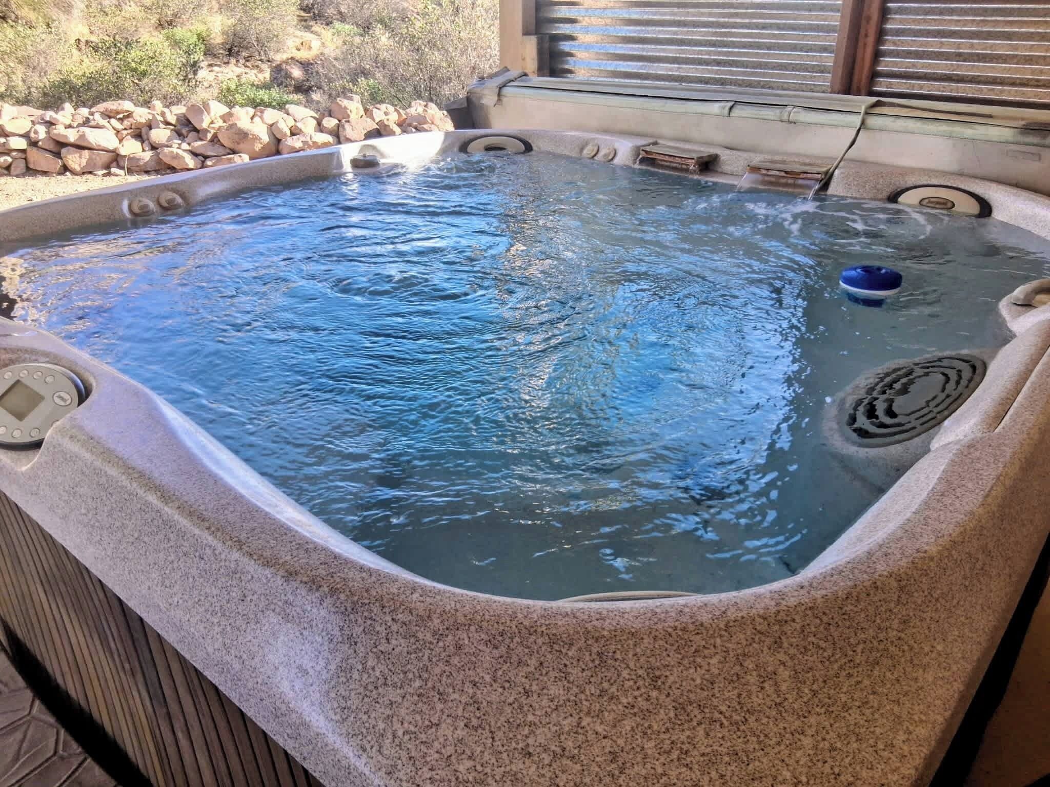 Tina de hidromasaje al aire libre