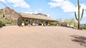 Exterior - Stunning Views Superstitions Hot Tub Putting Green (Apache Junction)