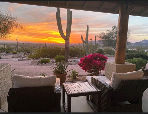 Stunning Views Superstitions Hot Tub Putting Green