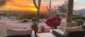 Stunning Views Superstitions Hot Tub Putting Green