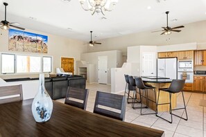 Dining - Stunning Views Superstitions Hot Tub Putting Green (Apache Junction)