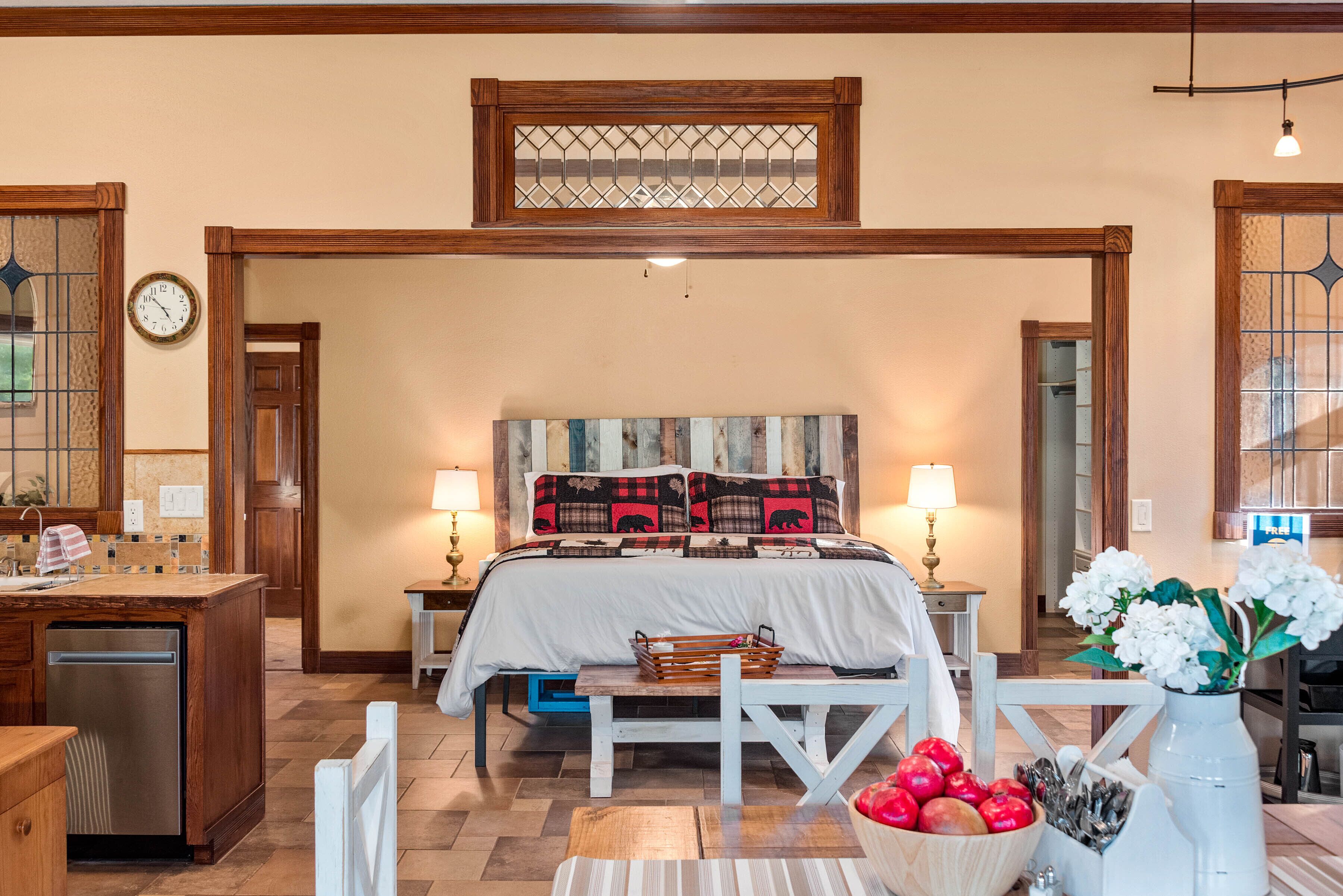 2 bedrooms, desk, iron/ironing board, travel cot