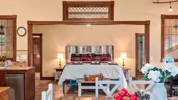 2 bedrooms, desk, iron/ironing board, travel crib