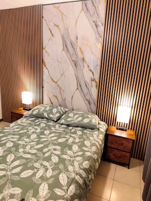 2 bedrooms, desk, WiFi (free), bed sheets