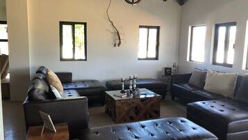 Casa, 4 habitaciones, para fumadores, patio | Área de sala de estar