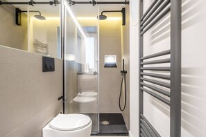 Apartamento, 2 quartos, varanda | Banheiro