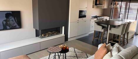 Apartment, 2 Bedrooms, Balcony | Interior