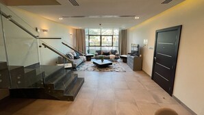 Fitness facility - Best Townhouse On Jcv 4 Bedrooms With Jacuzzi (Dubai)