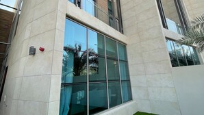 Exterior - Best Townhouse On Jcv 4 Bedrooms With Jacuzzi (Dubai)