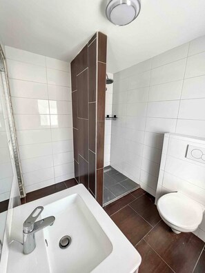 Bathroom - House With Free Parking 15min From The Airport (Charleroi)