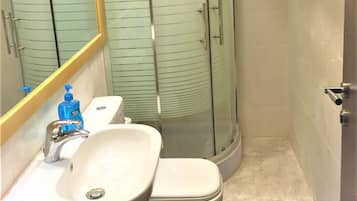 Apartment, 1 Bedroom, Accessible, Smoking | Bathroom