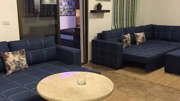 Apartment, 1 Bedroom, Accessible, Smoking | Interior