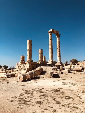 Apartment, 1 Bedroom, Accessible, Smoking | Beach - The Royal Luxury Superior Queen cot (Amman)