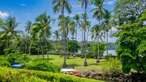Property grounds - "ocean Front Condo In Peaceful, Gated Community" (Jacó)