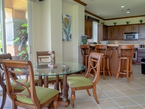 Dining - "ocean Front Condo In Peaceful, Gated Community" (Jacó)