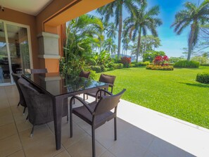 Exterior - "ocean Front Condo In Peaceful, Gated Community" (Jacó)