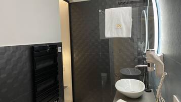 Room, 1 Bedroom, Balcony, City View | Bathroom