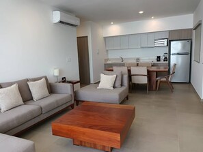 Living room - One Bedroom, Great Location Steps From the Beachh, Beautiful Roof Top View! (Playa del Carmen)