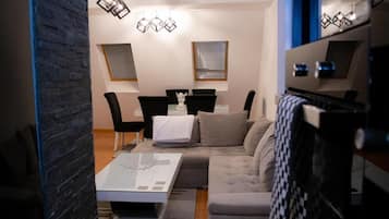 Apartment, 2 Bedrooms, Accessible, Smoking | Living area
