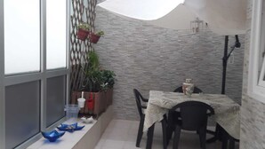 Apartment, 1 Bedroom, Smoking, Terrace | Dining room - Relax Home Holiday Home in the Center (Bari)