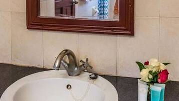 Room, 1 Bedroom, Accessible, Smoking | Bathroom