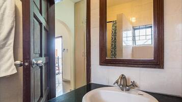 Room, 1 Bedroom, Accessible, Smoking | Bathroom