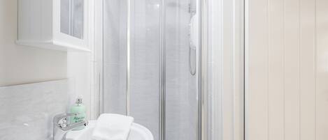 House, 2 Bedrooms, Smoking, Garden View | Bathroom